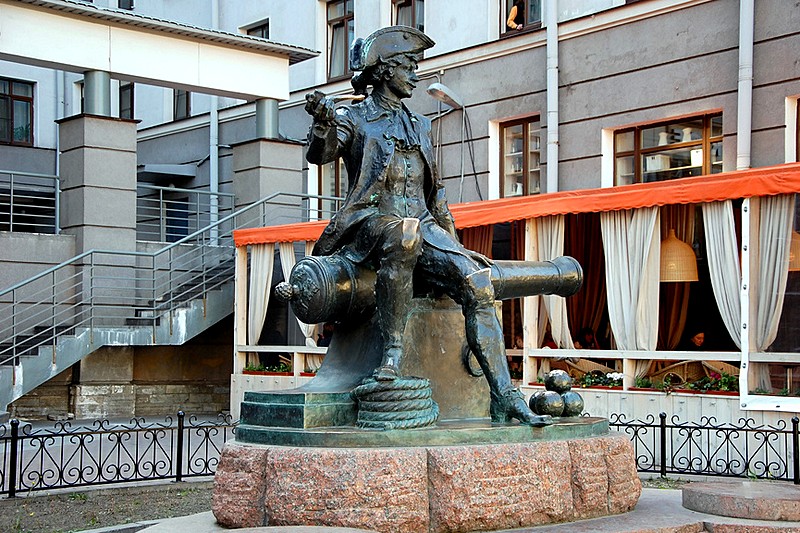 Monument to gunner Vasiliy Korchmin on the 7th Line of Vasilevskiy Island in St Petersburg, Russia Monument to gunner Vasiliy Korchmin on the 7th Line of Vasilevskiy Island in St Petersburg, Russia