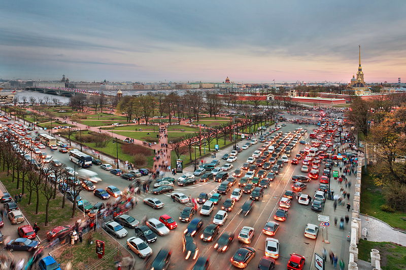 Trinity Square (Troitskaya Ploshchad) during rush hour in St Petersburg, Russia