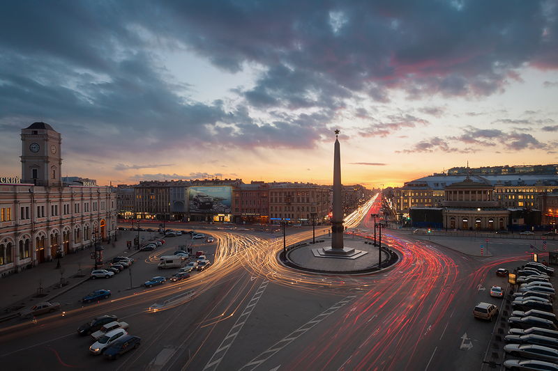 Ploshchad Vosstaniya (Uprising Square) during the White Nights, with Moscow Railway Station and the Hero City Obelisk in St Petersburg, Russia