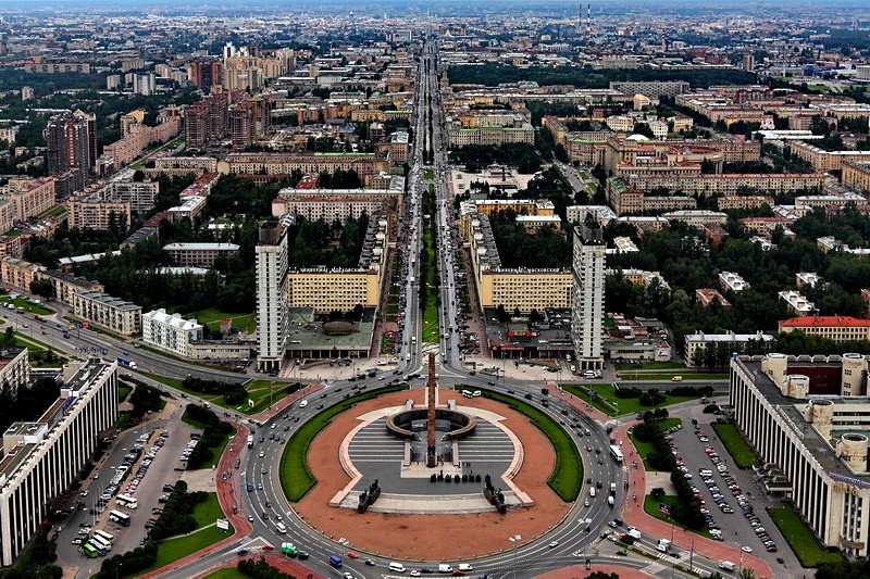 Ploshchad Pobedy (Victory Square) and panorama of Moskovskiy Prospekt in St Petersburg, Russia