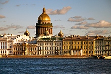 American walk through St. Petersburg