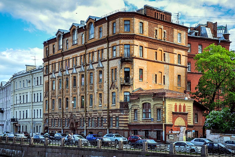 Schroeter Apartment building on the Fontanka River in St Petersburg, Russia Schroeter Apartment building on the Fontanka River in St Petersburg, Russia