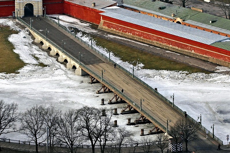 Spring view of Ioannovskiy (St. John) Bridge in Saint-Petersburg, Russia