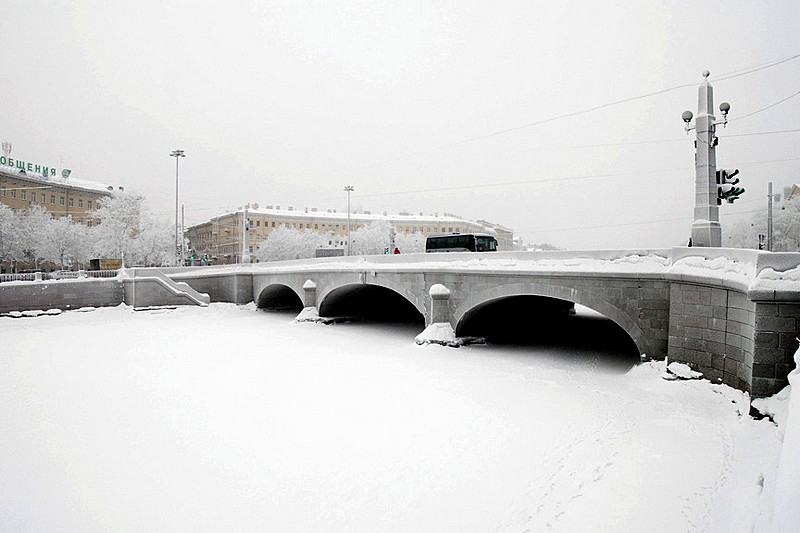 Wintery weather conditions at Obukhovskyi Bridge over the Fontanka River