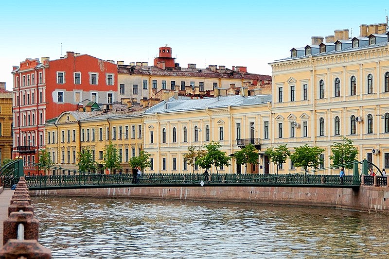 Pochtamtskiy (Postal) Bridge over the Moyka River in St Petersburg, Russia Pochtamtskiy (Postal) Bridge over the Moyka River in St Petersburg, Russia