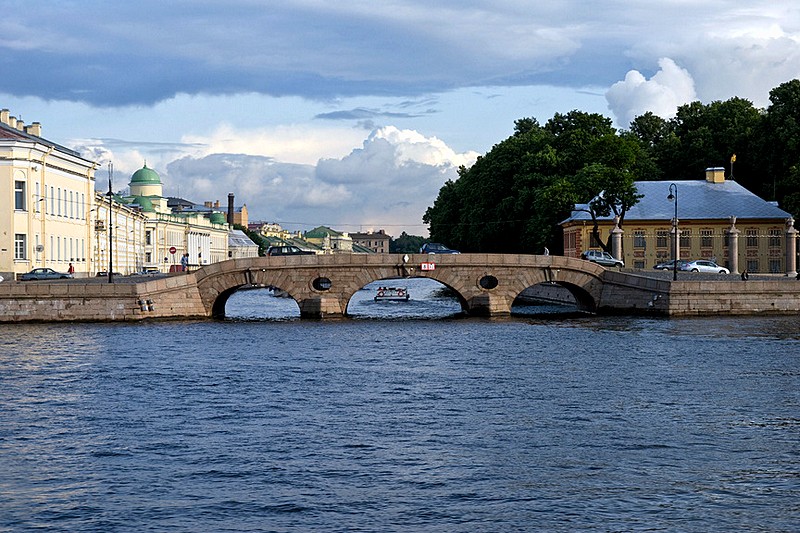Prachechny (Laundry) Bridge in Saint-Petersburg, Russia as seen from the Neva River Prachechny (Laundry) Bridge in Saint-Petersburg, Russia as seen from the Neva River
