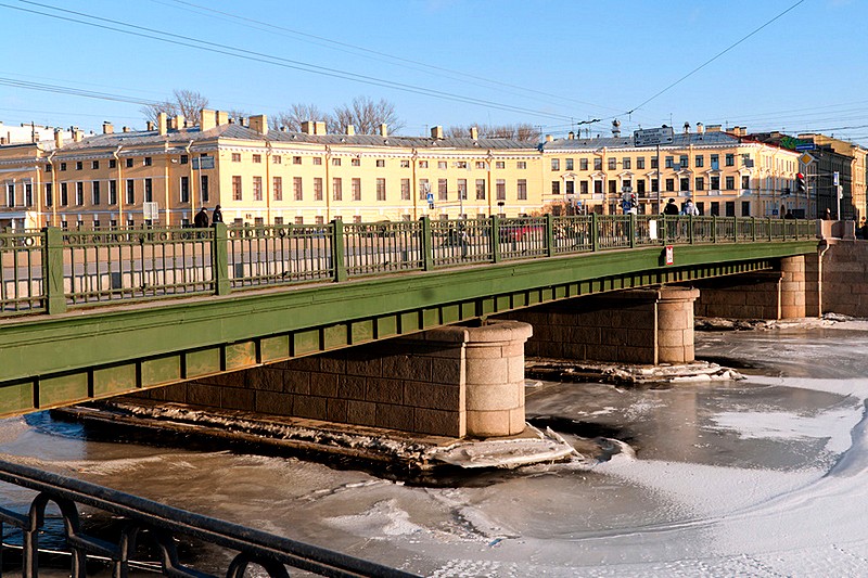 Semenovskiy Bridge over the Fontanka River in St Petersburg, Russia Semenovskiy Bridge over the Fontanka River in St Petersburg, Russia