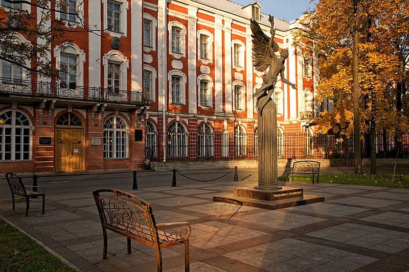 Monument to Students and Professors outside the main entrance of St. Petersburg State University, Russia