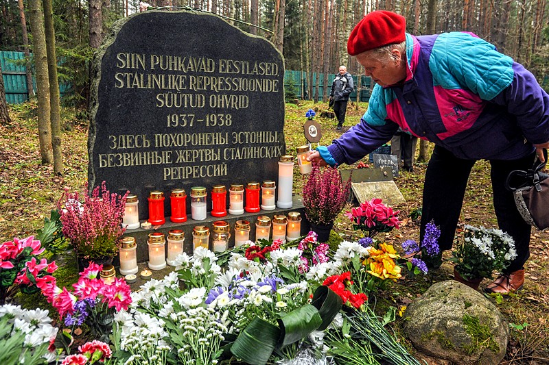 Monument to Estonian victims of political repression at Levashovo Cemetery (Levashovskaya Pustosh) north-west of St Petersburg, Russia