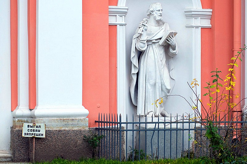 Sculpture of St Peter at the Cossack Church of the Exaltation of the Cross in Saint-Petersburg, Russia