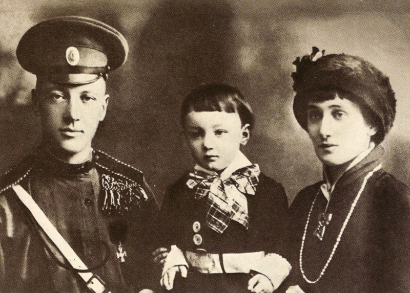 Nikolai Gumilev, Lev Gumilev and Anna Akhmatova (1913 or 1916)