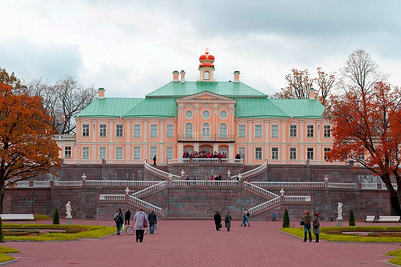 Terraces in front of the Grand Menshikov Palace at Oranienbaum, west of Saint-Petersburg, Russia