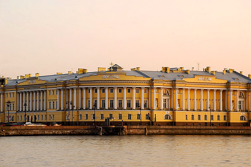 Senate and Synod Building designed by Rossi on Senate Square in Saint-Petersburg, Russia