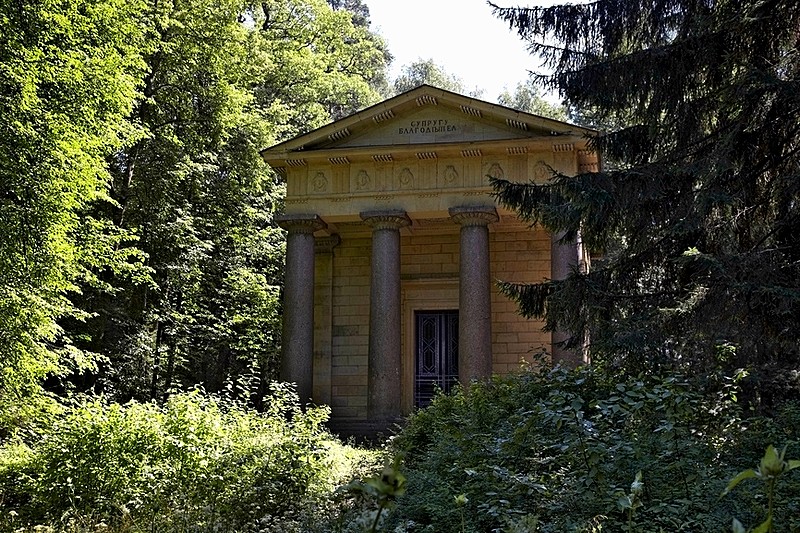 Memorial Mausoleum to Husband and Patron designed by Thomas de Thomon for Pavlovsk Park, south of St Petersburg, Russia