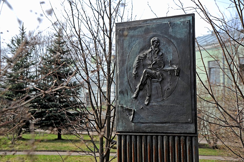 Monument to Vladimir Nabokov erected in the courtyard of the Languages Department of St Petersburg State University