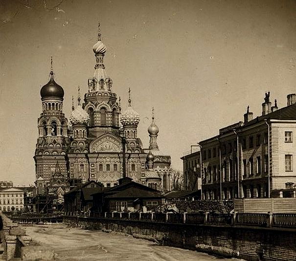 B/w photography 1905 - 1915. Library of Congress, Prints and Photographs Division View of the Cathedral of the Resurrection of Christ (Church of the Savior on Spilled Blood) from Nevsky Prospekt in St. Petersburg, Russia