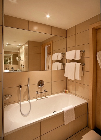 Bathtub at Standard Room at the Crowne Plaza St Petersburg Airport Hotel