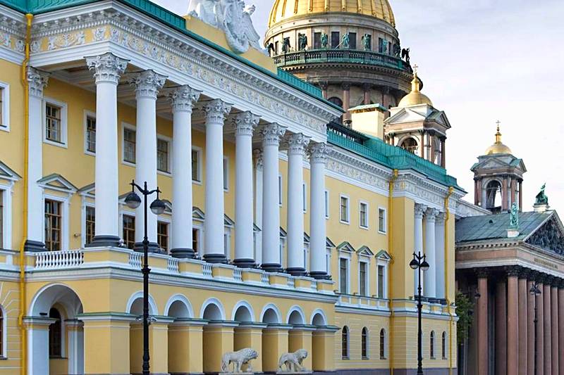 Four Seasons Lion Palace Hotel in St. Petersburg