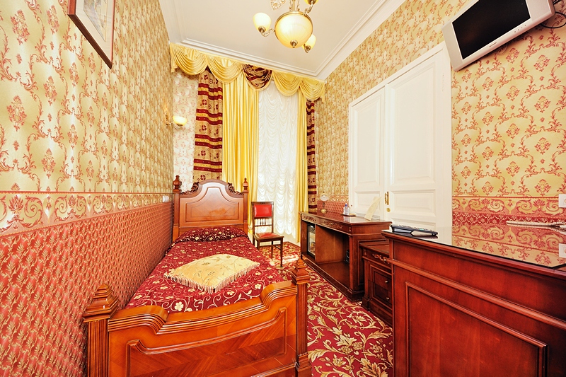 Ekaterina Single Room at the Happy Pushkin Hotel in St. Petersburg