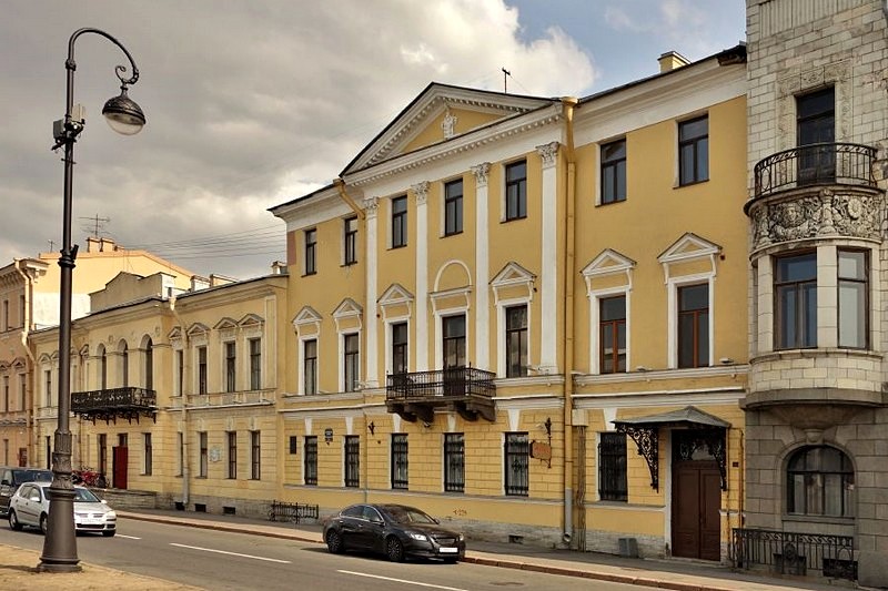 Happy Pushkin Hotel in St. Petersburg