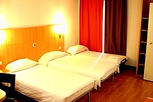 Standard Twin Room for Disabled Guests at the Ibis St. Petersburg Centre Hotel in St. Petersburg