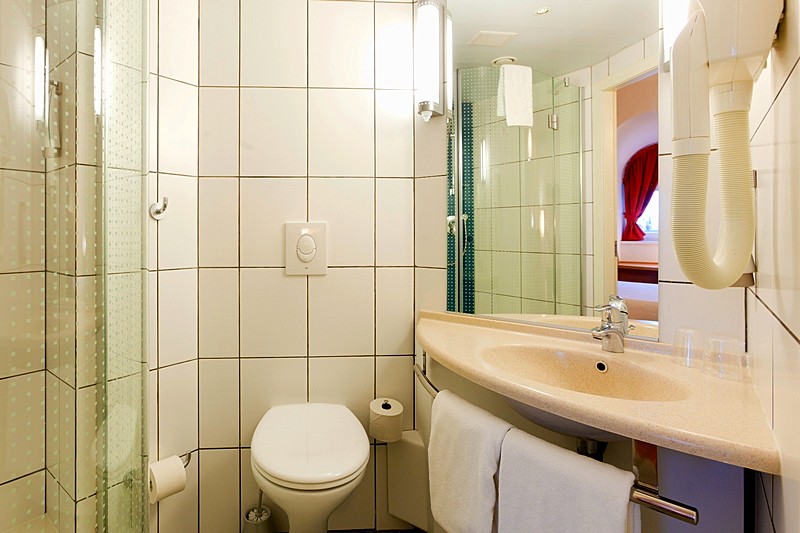 Standard Bathroom of the Ibis St. Petersburg Centre Hotel in St. Petersburg
