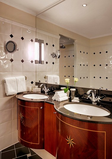 Bathroom of the Deluxe Suite at the Kempinski Hotel Moika 22 in St. Petersburg