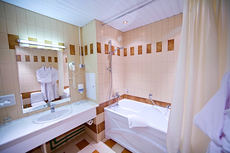 Bathroom of the Economy Twin Room at the Neptun Business Hotel in St. Petersburg
