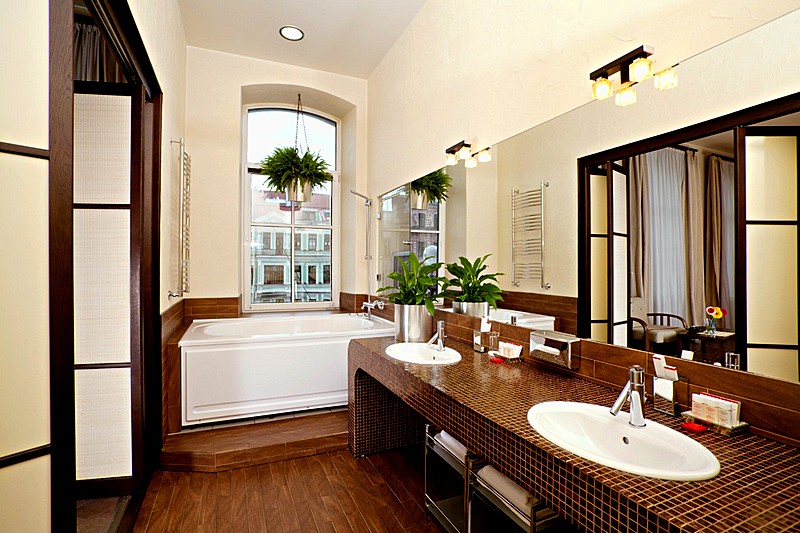 Bathroom of the Forum Grand Suite at the Nevsky Forum Hotel in St. Petersburg