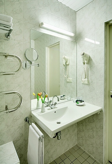 Bathroom of the Standard Single Room at the Oktiabrskaya Hotel in St. Petersburg