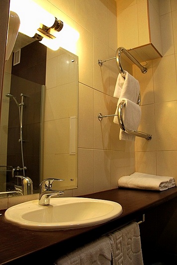 Bathroom of the Superior Twin Room at the Rossiya Hotel in St. Petersburg