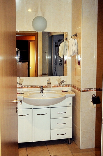 Bathroom of the Superior Room at the Russ Hotel in St. Petersburg