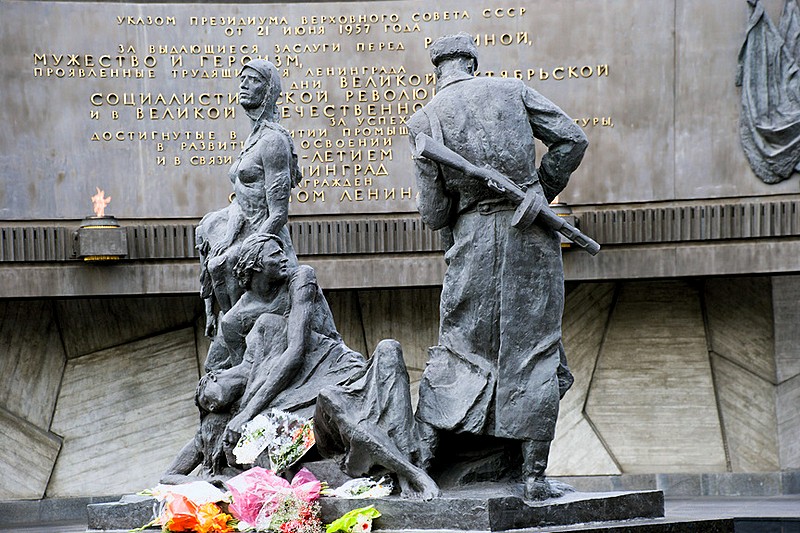 Sculptures in front of the Monument to the Heroic Defenders of Leningrad in Saint-Petersburg, Russia