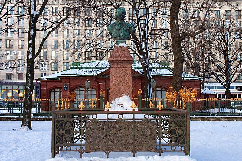 Pavilion housing the Cabin of Peter the Great and a statue of the monarch in St Petersburg, Russia