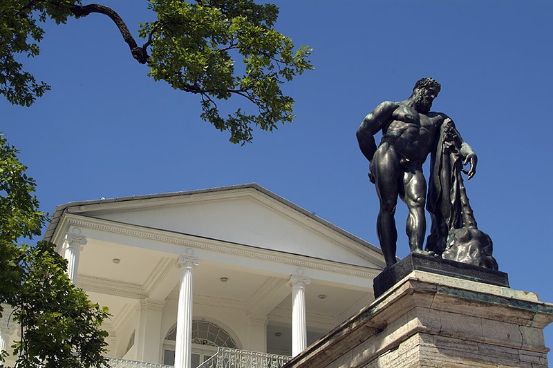 Statue of Hercules at the bottom of the stairs of the Cameron Gallery in Tsarskoye Selo (Pushkin), south of St Petersburg, Russia