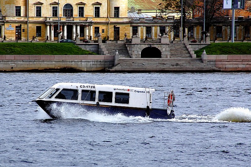 Aquabus in front of the Kushelev-Bezborodko Mansion on Sverdlovskaya Embankment in Saint-Petersburg, Russia Aquabus in front of the Kushelev-Bezborodko Mansion on Sverdlovskaya Embankment in Saint-Petersburg, Russia