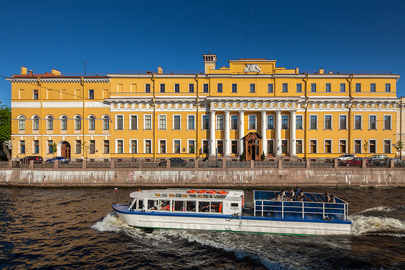 Tour boat in front of the Yusupov Palace on the Fontanka River in St Petersburg, Russia
