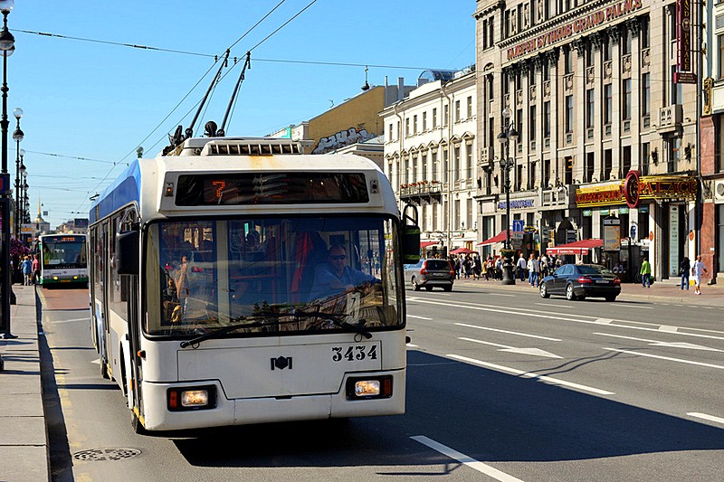A typical St. Petersburg city trolleybus in traffic on Nevsky Prospekt