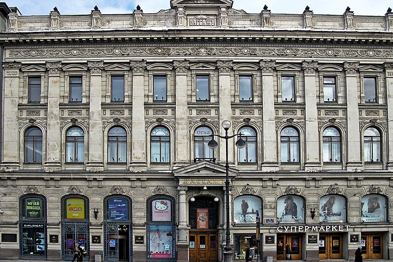 Passage Department Store on Nevsky Prospekt in St Petersburg, Russia