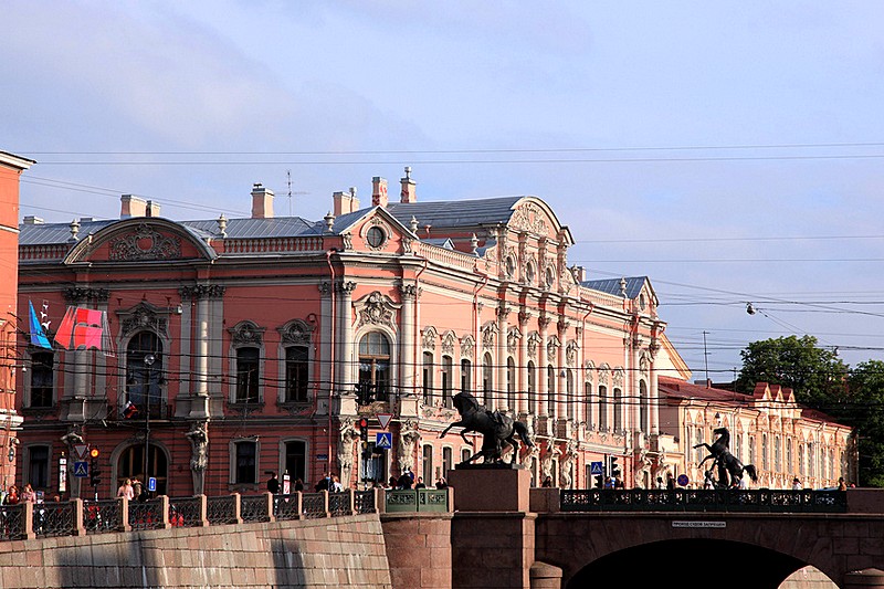 Peter Clodt's famous Horse Tamers and Beloselsky-Belozersky Palace in St Petersburg, Russia