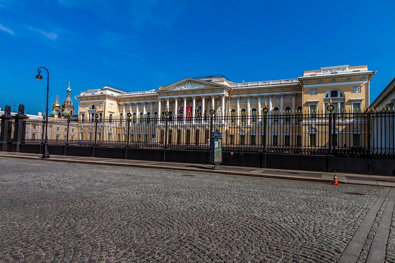 Mikhailovsky Palace (the Russian Museum) on Arts Square designed by Carlo Rossi in St Petersburg, Russia Mikhailovsky Palace (the Russian Museum) on Arts Square designed by Carlo Rossi in St Petersburg, Russia